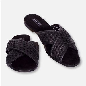 Jaggar Crossed Black Sandals.